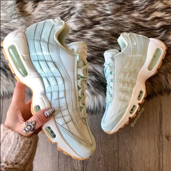 NWT🧚‍♀️Nike Air max 95 rare satin - Picture 2 of 8